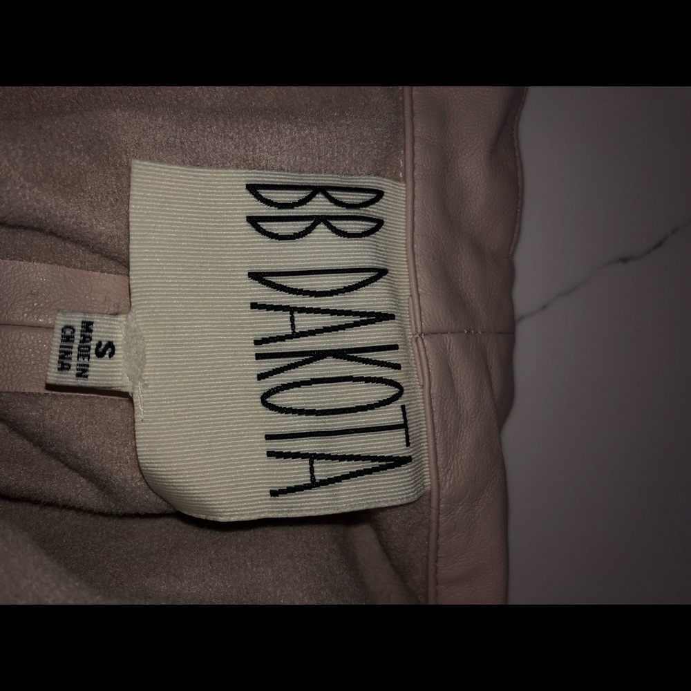 BB Dakota beige/rose color jacket. Size Small - Picture 4 of 4